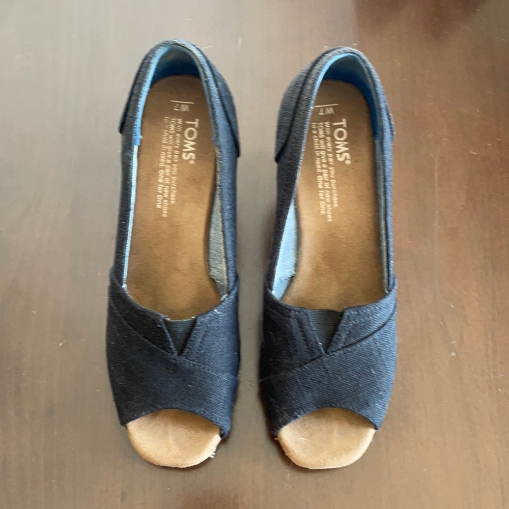 Toms 3 inch Wedge Peep toe Shoes Size 7